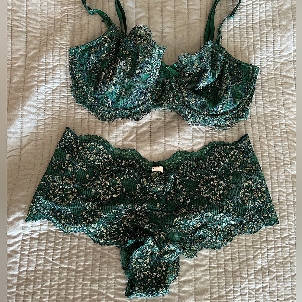 ✨Victoria’s Secret Dream Angels Lace Push Up w/o Padding Set 34DD ✨